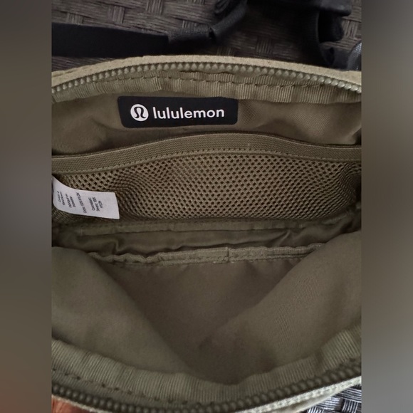 Lululemon Belt bag - Picture 3 of 3